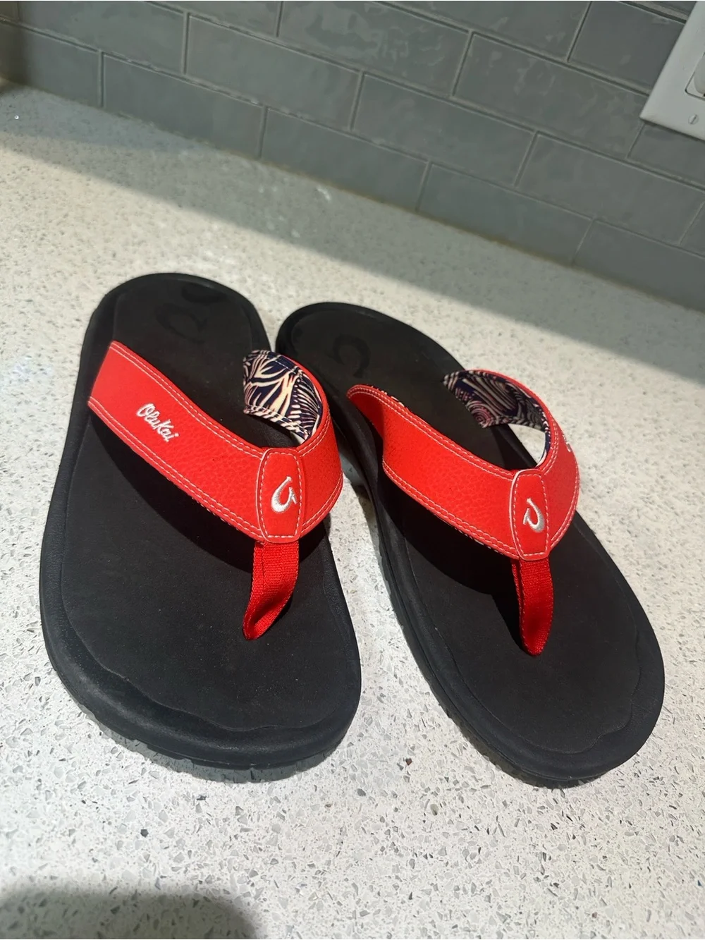NWOT OLU KAI flip flops mens size 13